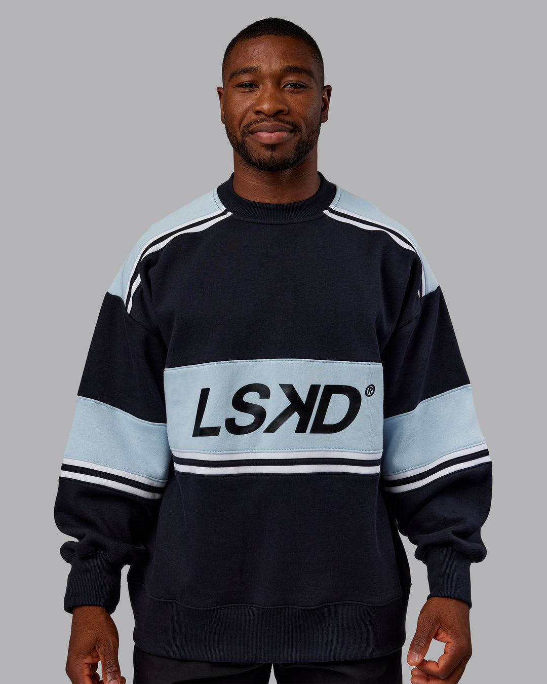 Man wearing A-Team Sweater Oversize - Caviar-Skyride | Model:Sam | Size:L