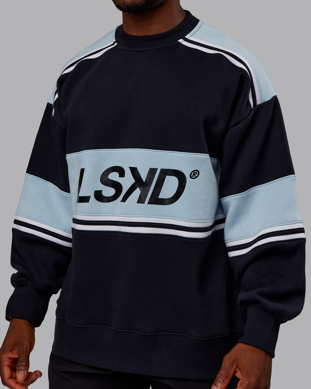Man wearing A-Team Sweater Oversize - Caviar-Skyride | Model:Sam | Size:L