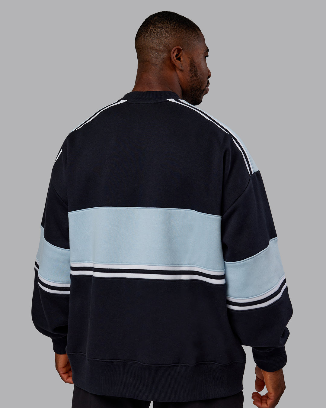 Man wearing A-Team Sweater Oversize - Caviar-Skyride | Model:Sam | Size:L