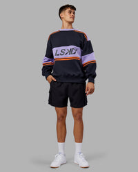 Man wearing A-Team Sweater Oversize - Caviar-Violet Ray | Model:Jackson | Size:L