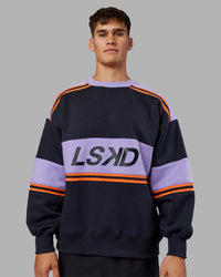 Man wearing A-Team Sweater Oversize - Caviar-Violet Ray | Model:Jackson | Size:L