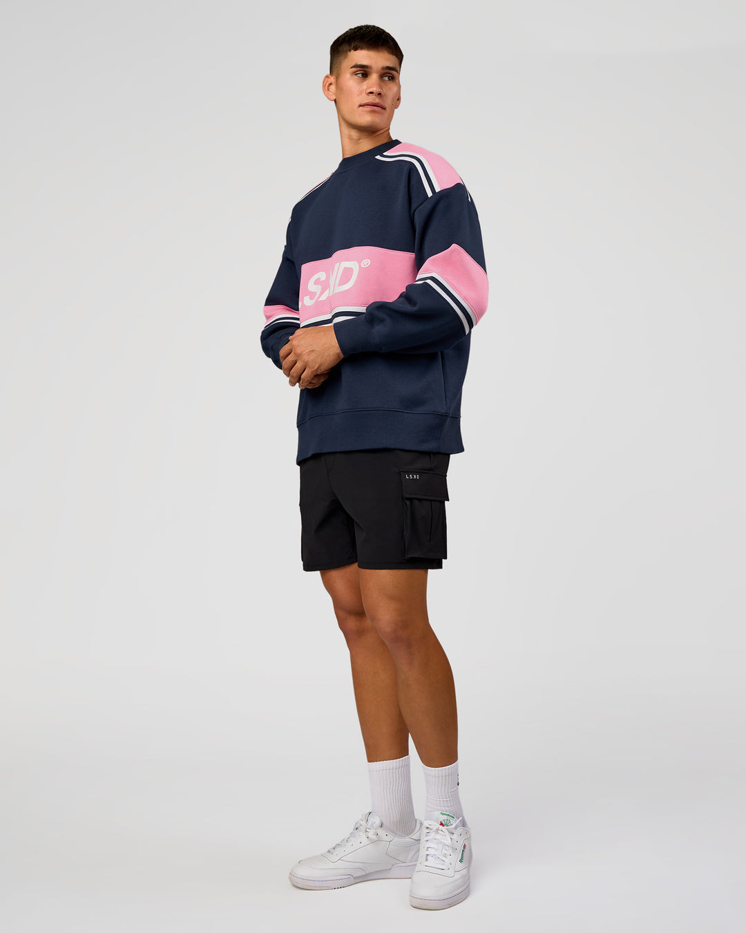 Man wearing A-Team Sweater Oversize - Future Navy-Candy Pink | Model:Jackson | Size:L