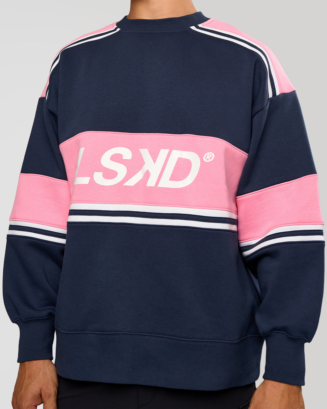 Man wearing A-Team Sweater Oversize - Future Navy-Candy Pink | Model:Jackson | Size:L