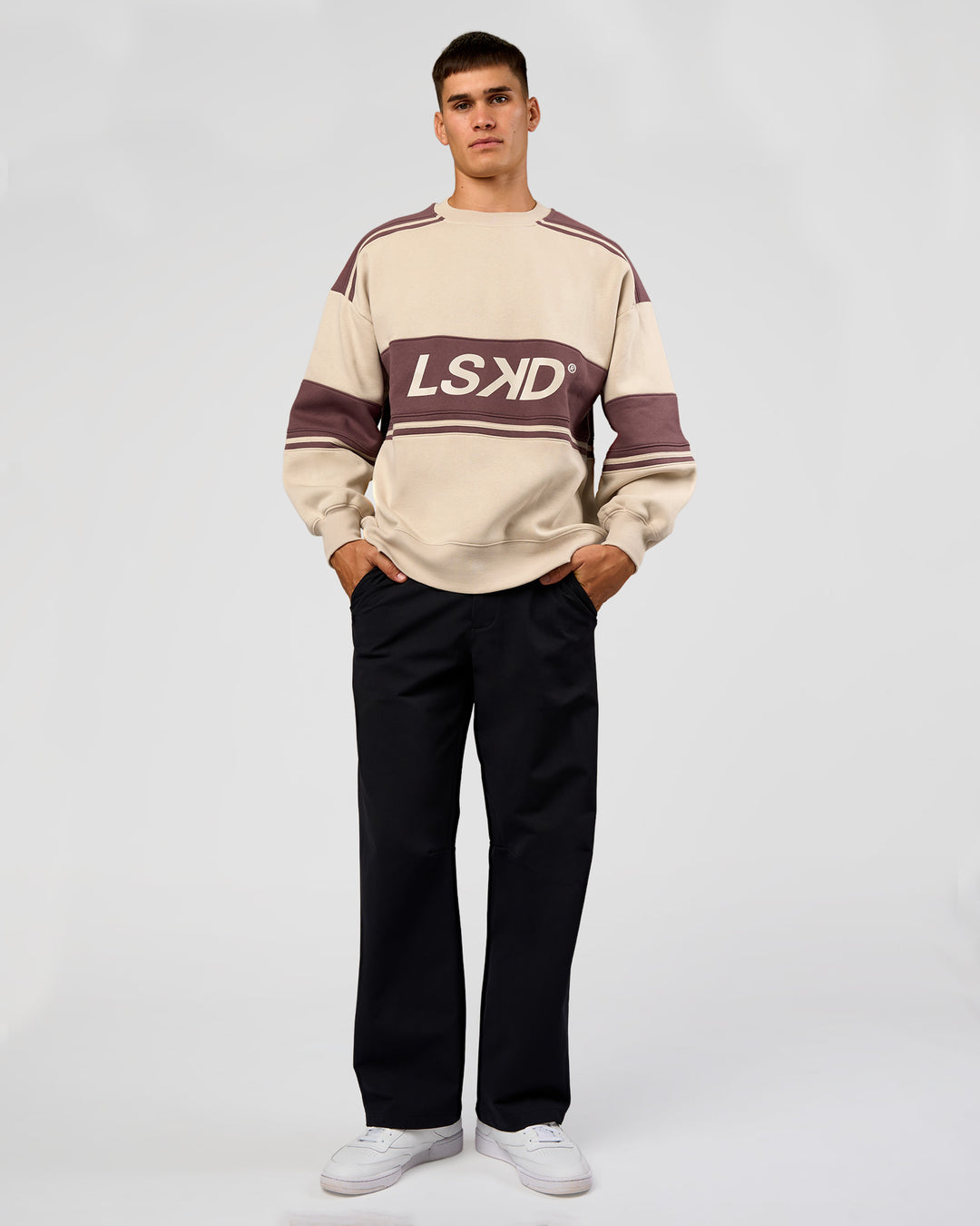 Man wearing A-Team Sweater Oversize - Shale Beige-Cocoa Powder | Model:Jackson | Size:L 