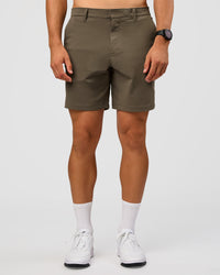 Man wearing All Day ZeroCrease™ Regular 8" Short - Walnut Grey | Model:Liam | Size:34