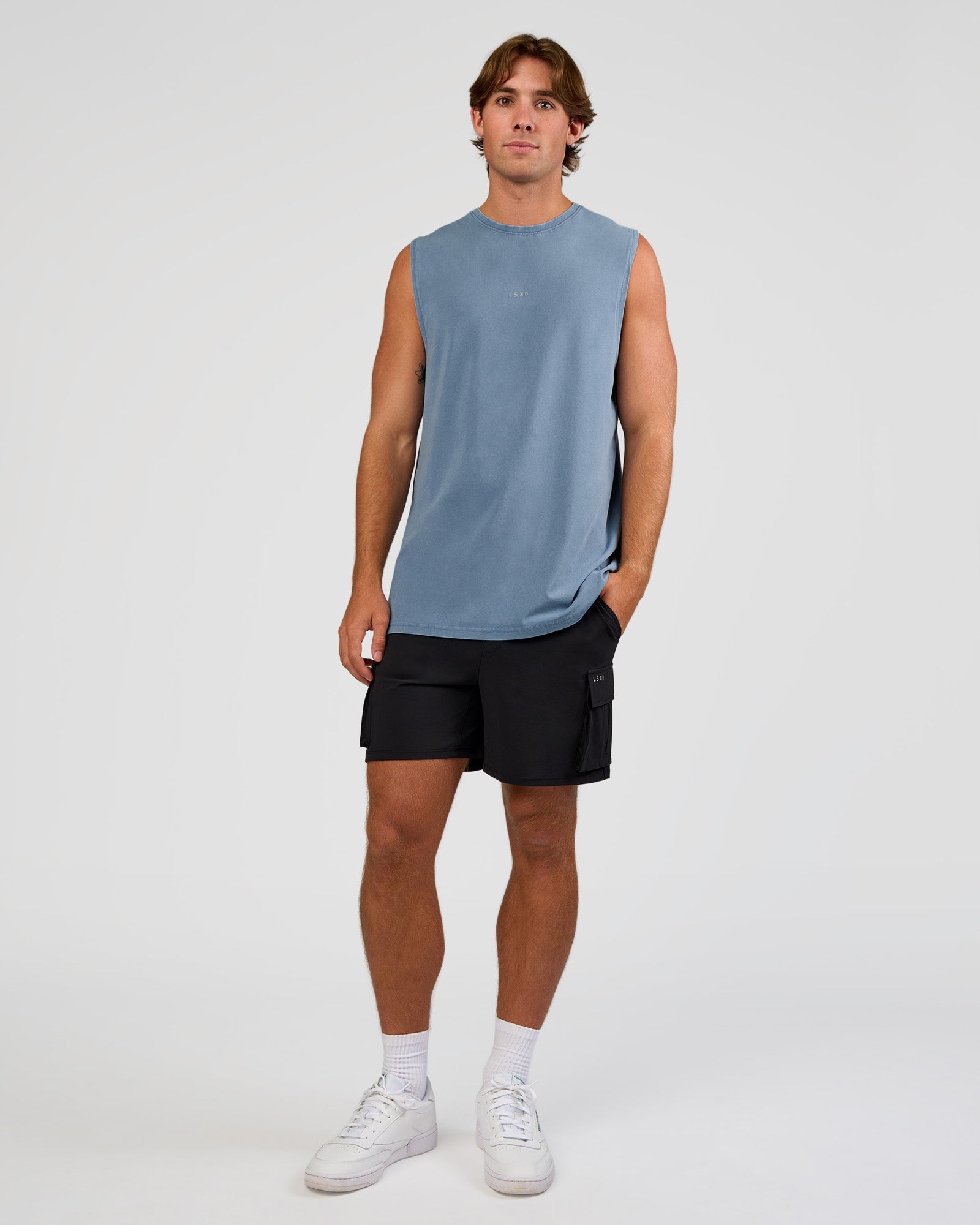 Man wearing Base FLXCotton Tank Regular Fit +2cm - Elemental Blue Washed | Model:Marcus | Size:L