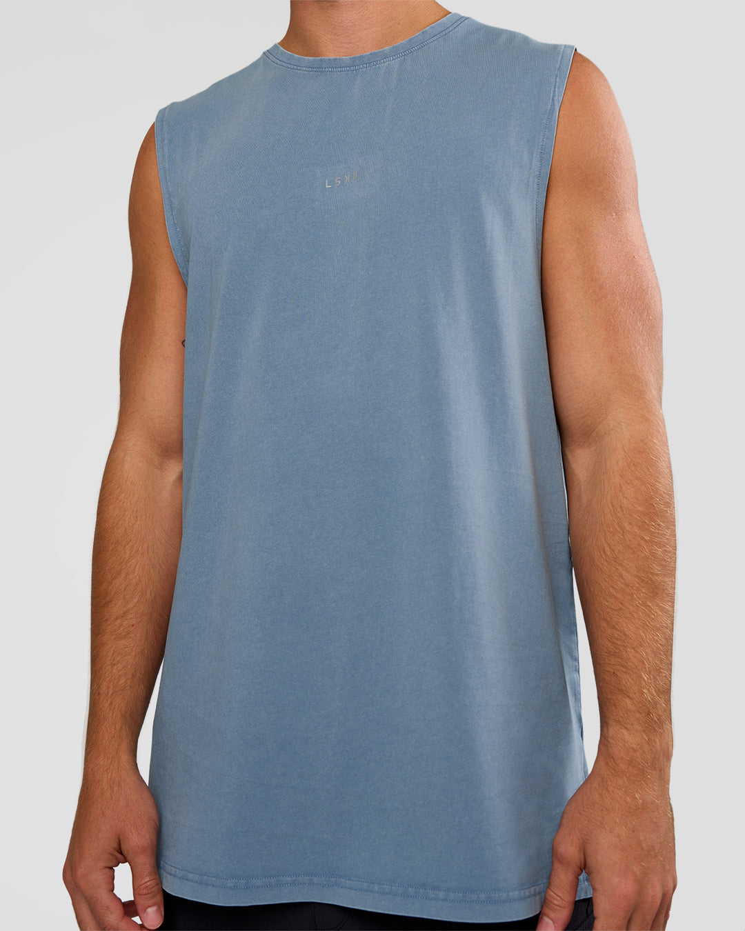 Man wearing Base FLXCotton Tank Regular Fit +2cm - Elemental Blue Washed | Model:Marcus | Size:L
