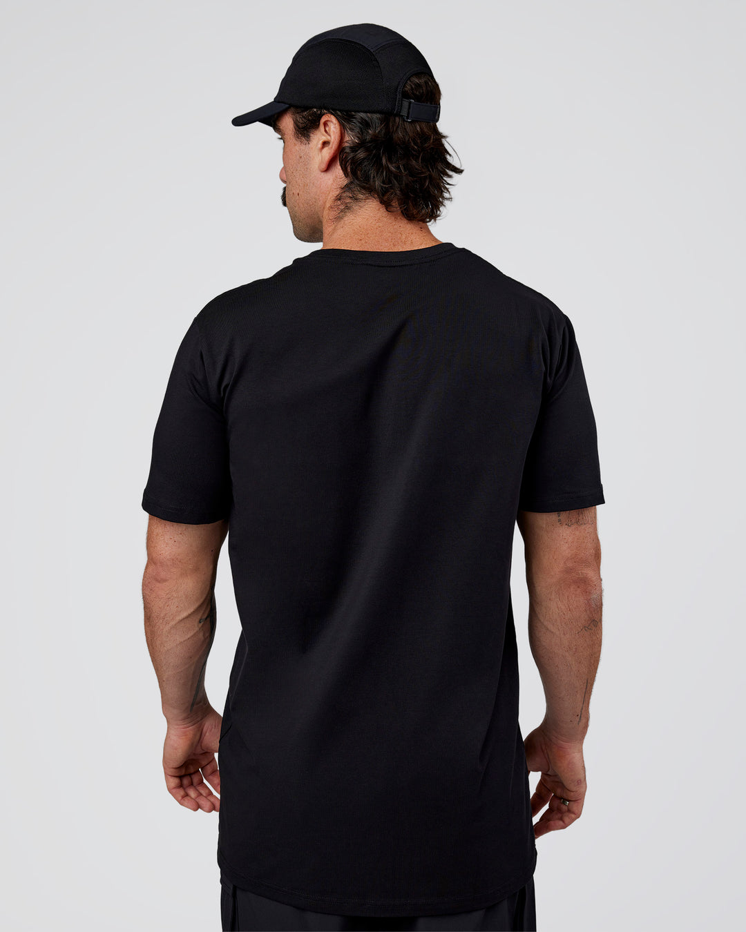 Man wearing Base FLXCotton Tee  Regular Fit +2cm - Black | Model:Adam | Size:L