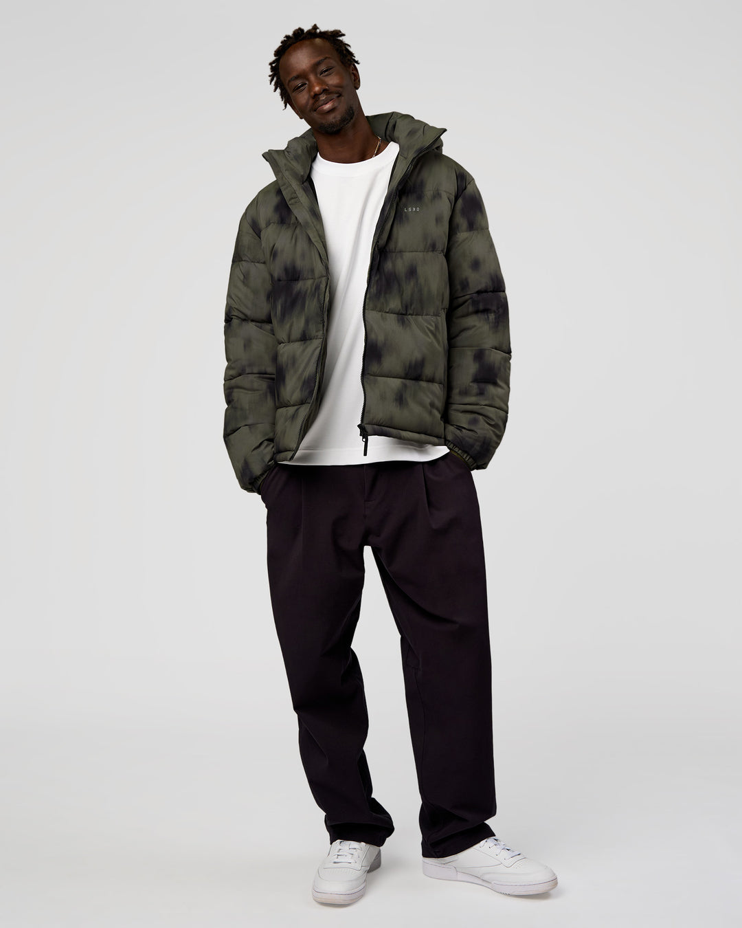 Man wearing Base Puffer Jacket - Camo Washed Walnut Grey | Model:Okello | Size:L