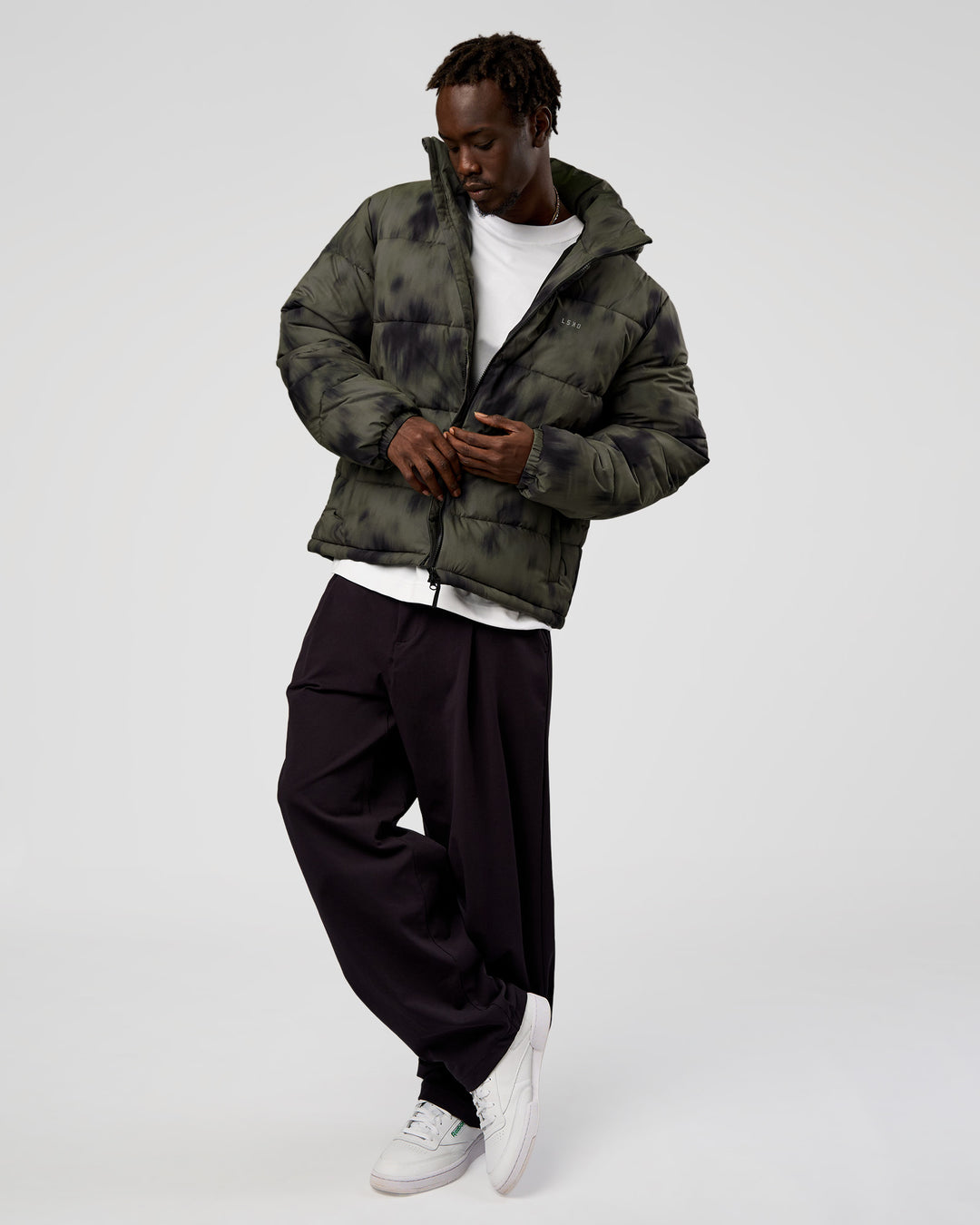 Man wearing Base Puffer Jacket - Camo Washed Walnut Grey | Model:Okello | Size:L