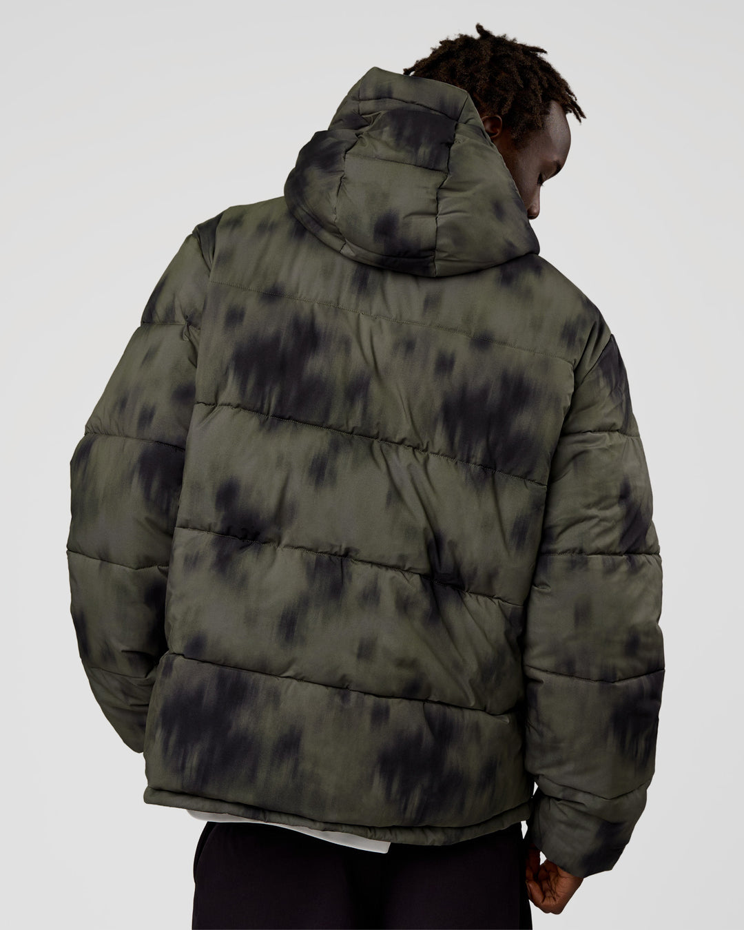 Man wearing Base Puffer Jacket - Camo Washed Walnut Grey | Model:Okello | Size:L