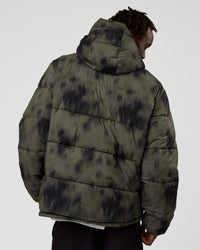 Man wearing Base Puffer Jacket - Camo Washed Walnut Grey | Model:Okello | Size:L