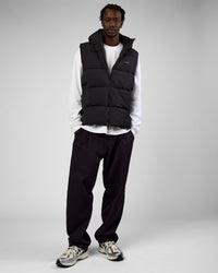 Man wearing Base Puffer Vest - Black | Model:Okello | Size:L