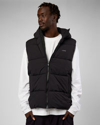 Man wearing Base Puffer Vest - Black | Model:Okello | Size:L