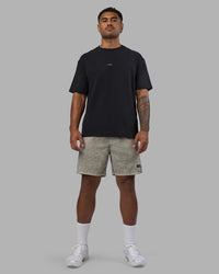 Man wearing Daily Short Pigment 7" - Pigment Slate | Model:Xav | Size:L