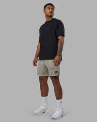Man wearing Daily Short Pigment 7" - Pigment Slate | Model:Xav | Size:L