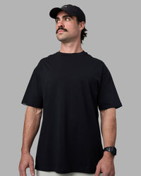 Man wearing Easy FLXCotton Tee Oversize - Black | Model:Adam | Size:L | Thumbnail Index: 1