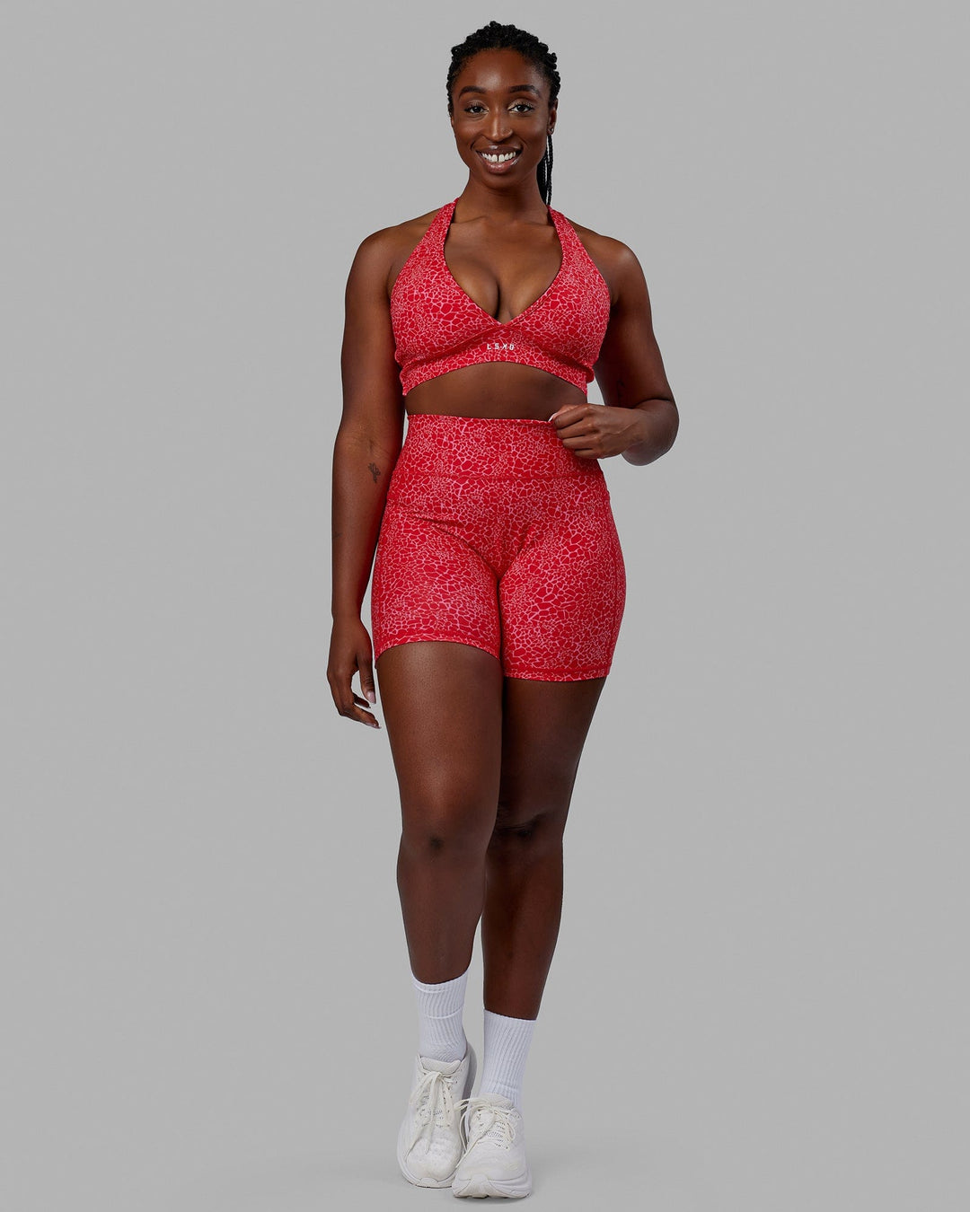 Woman wearing Fusion Mid Short Tights - Pink Vitality