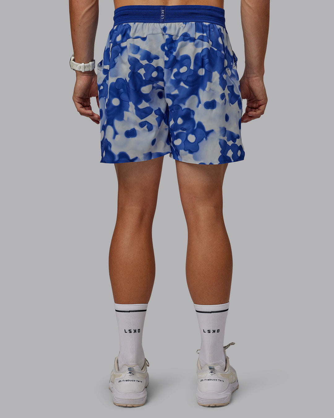 Man wearing Grand Slam 6" Shorts in Wildflower Midnight Blue | Size:L