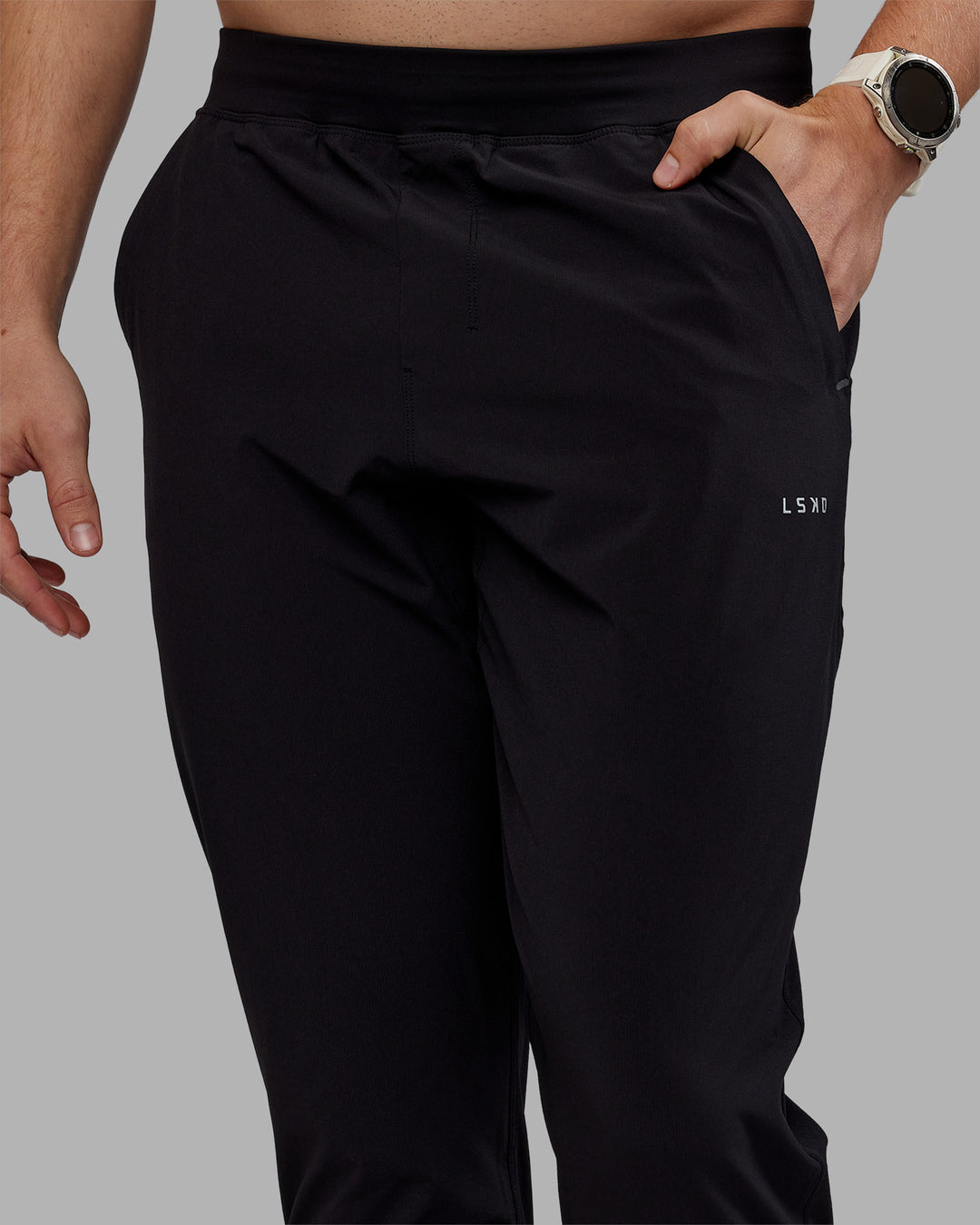 Man wearing Lift Jogger - Black | Model:Tom | Size:L