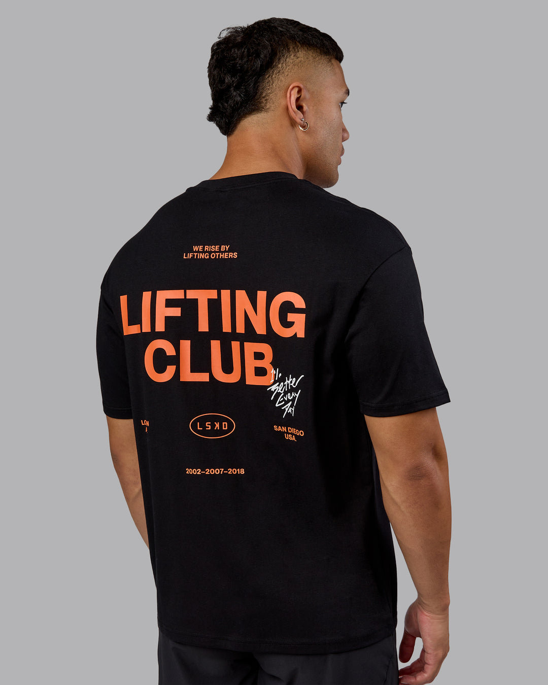 Man wearing Lifting Club FLXCotton Tee Oversize - Black-Ultra Orange | Model:Kaelyb | Size:L