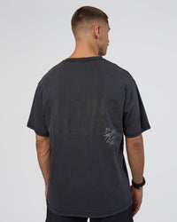 Man wearing Lifting Club FLXCotton Tee Oversize - Black Washed | Model:Nikola | Size:L