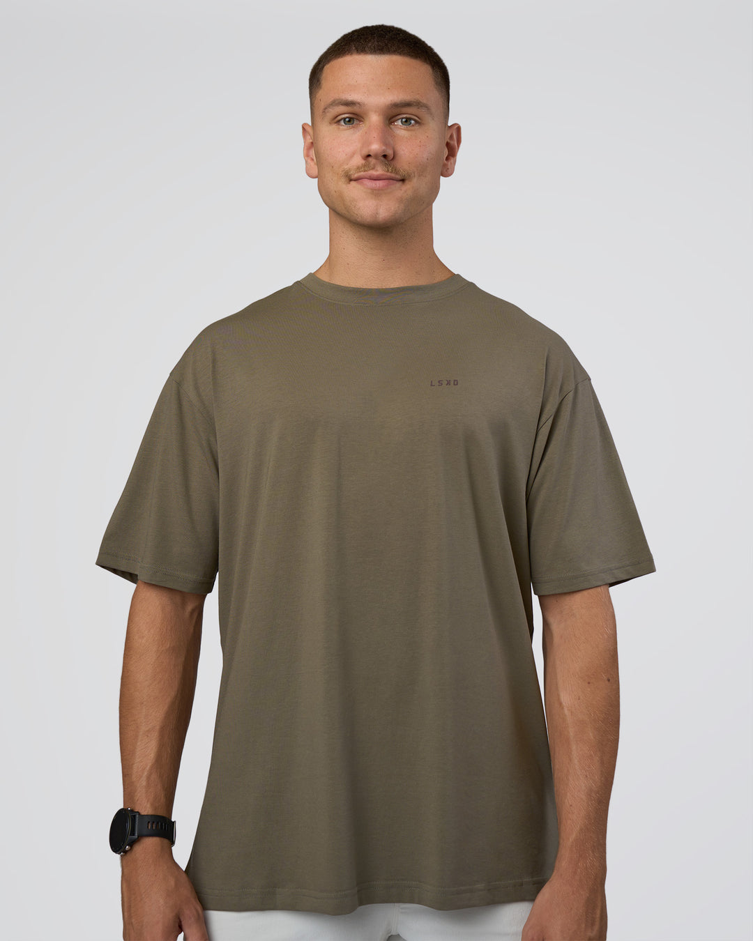 Man wearing Lifting FLXCotton Oversized Tee - Walnut Grey-Hot Chocolate | Model:Nikola | Size:L