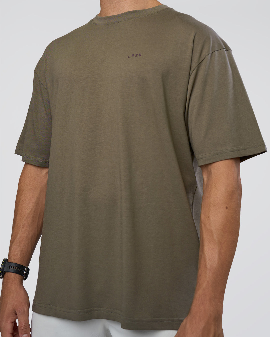 Man wearing Lifting FLXCotton Oversized Tee - Walnut Grey-Hot Chocolate | Model:Nikola | Size:L