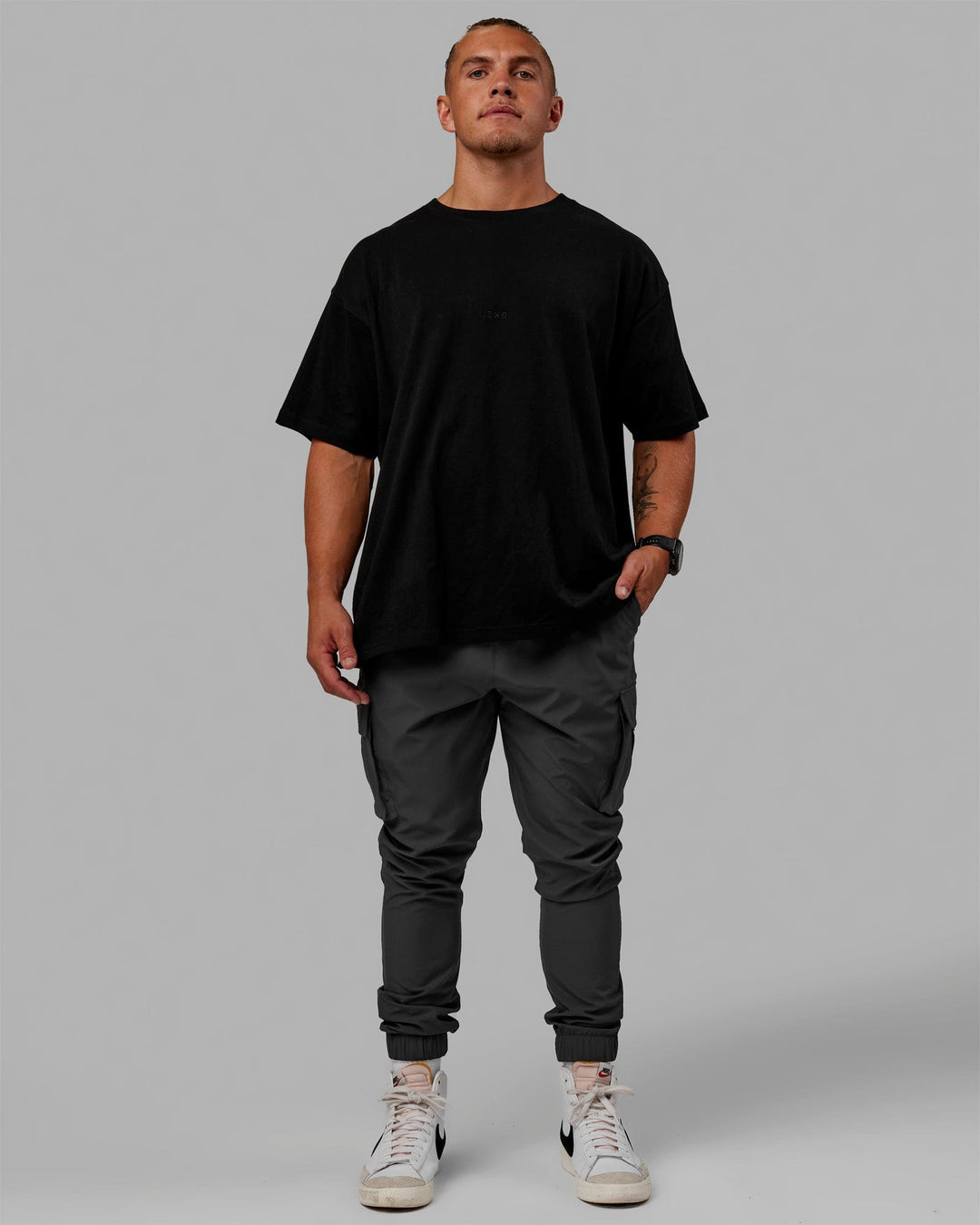 Man wearing MVP Heavyweight Tee Oversize - Black