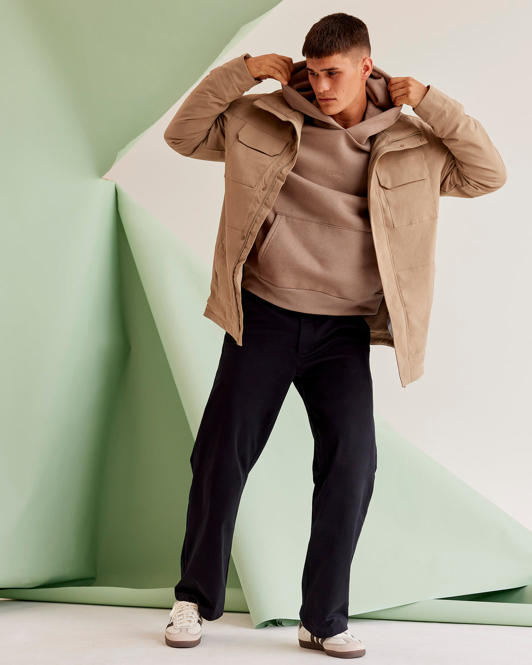 Man wearing Marshall 2.0 Jacket - Greige | Model:Jackson | Size:L