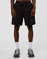 Man wearing Memory In Motion Heavyweight Fleece 7" Short - Black Washed | Model:Okello | Size:L