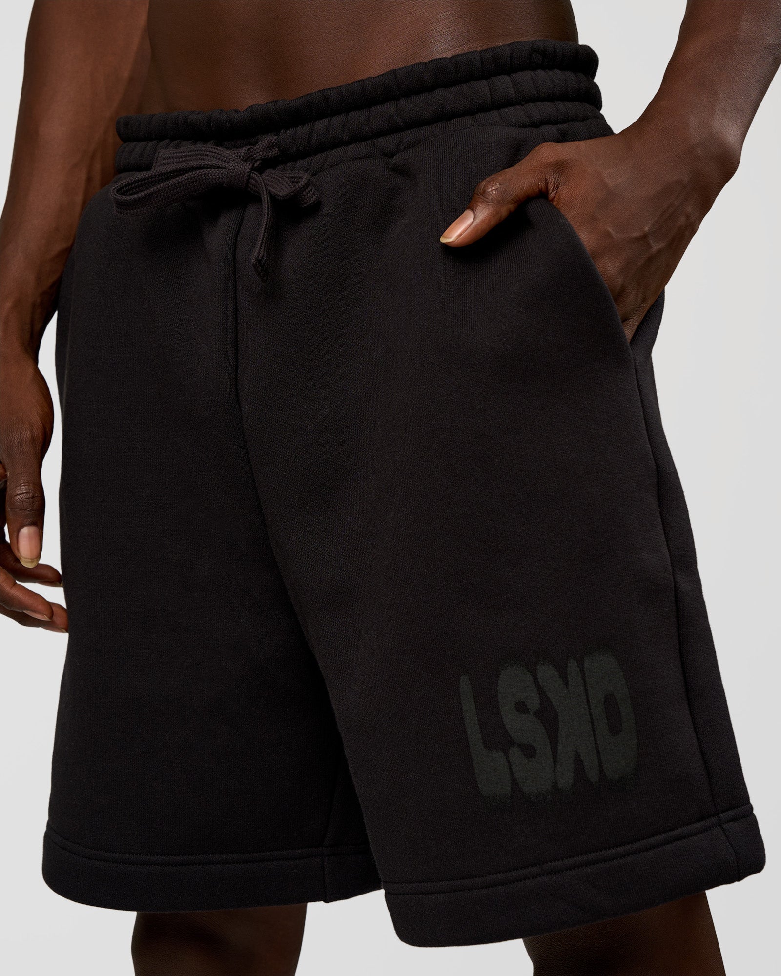 Man wearing Memory In Motion Heavyweight Fleece 7" Short - Black Washed | Model:Okello | Size:L