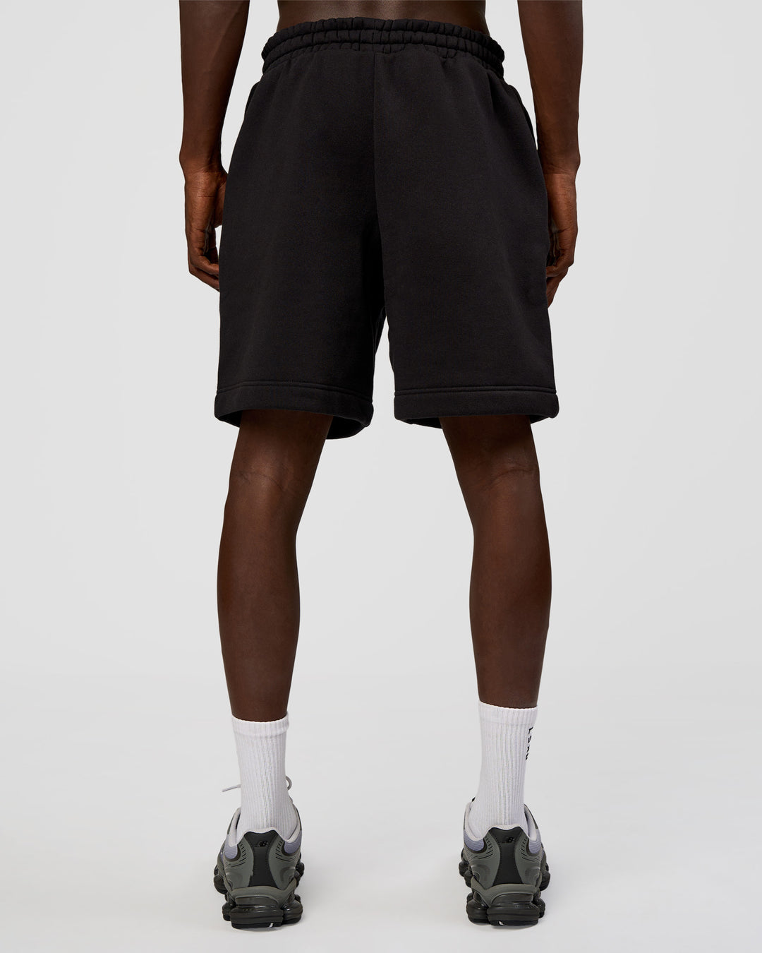 Man wearing Memory In Motion Heavyweight Fleece 7" Short - Black Washed | Model:Okello | Size:L