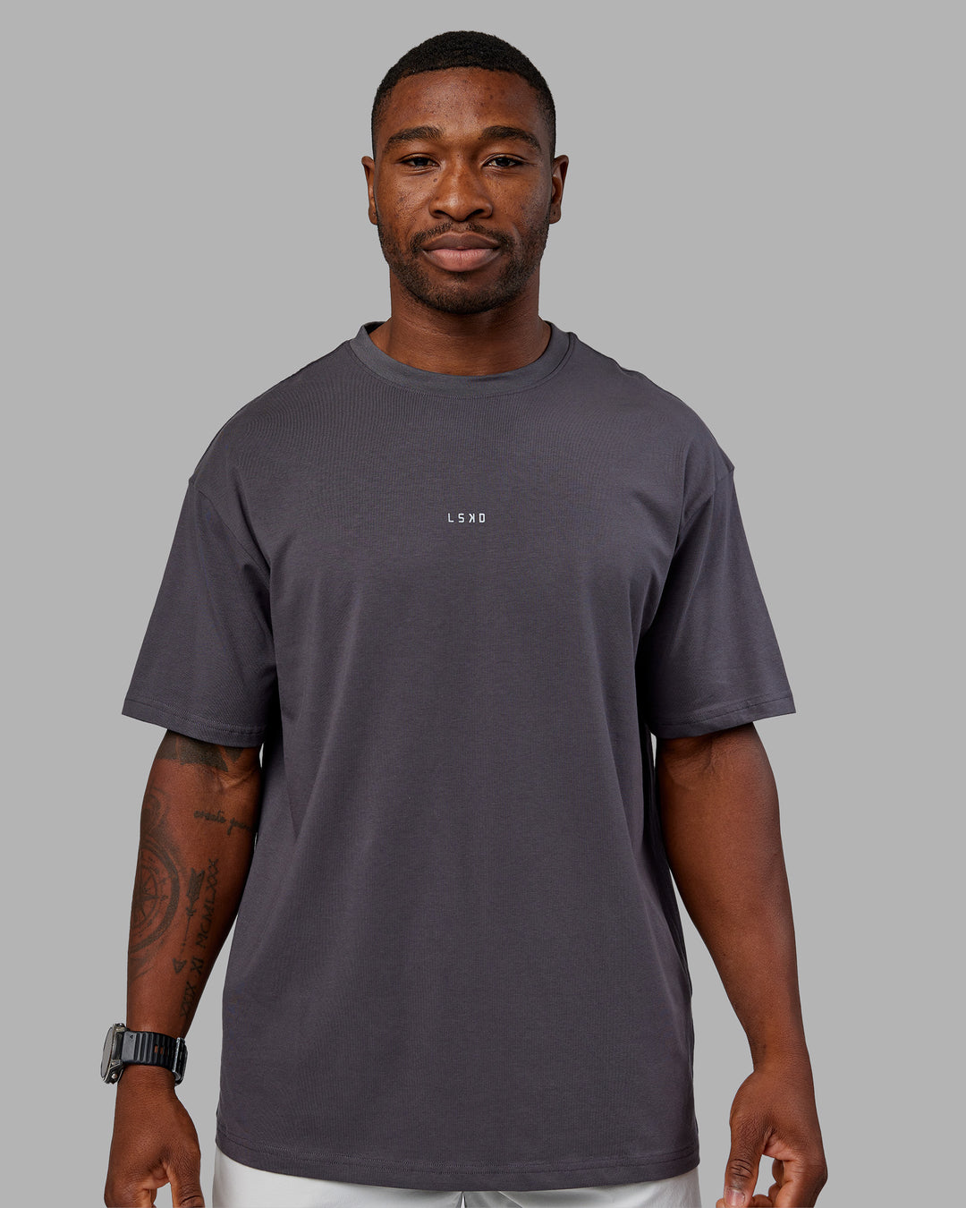 Man wearing Base FLXCotton Tee Oversized - Dark Storm | Model:Sam | Size:L