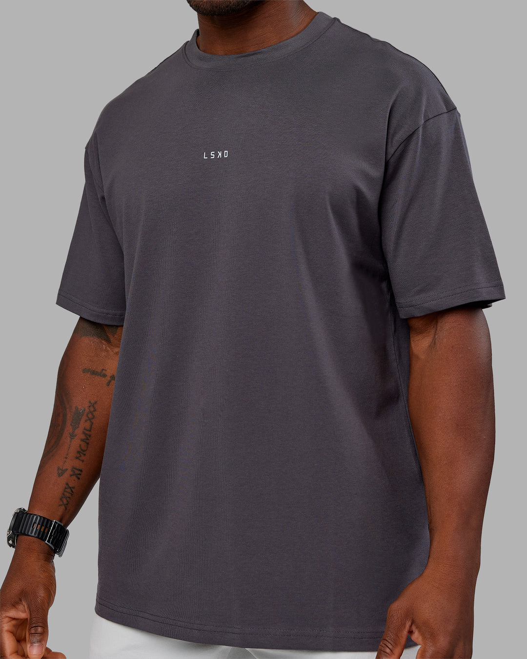 Man wearing Base FLXCotton Tee Oversized - Dark Storm | Model:Sam | Size:L