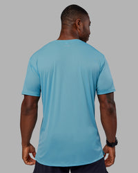 Man wearing Pace Running Tee - Retro Blue | Model:Sam | Size:L