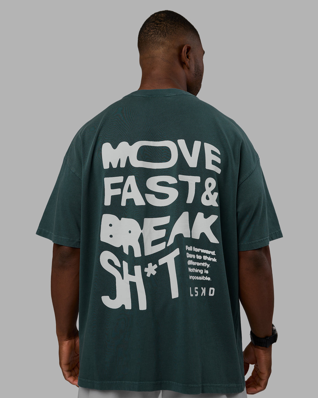 Man wearing Move Fast Washed Heavyweight Tee Oversize - Deep Sea-White | Model:Sam | Size:L
