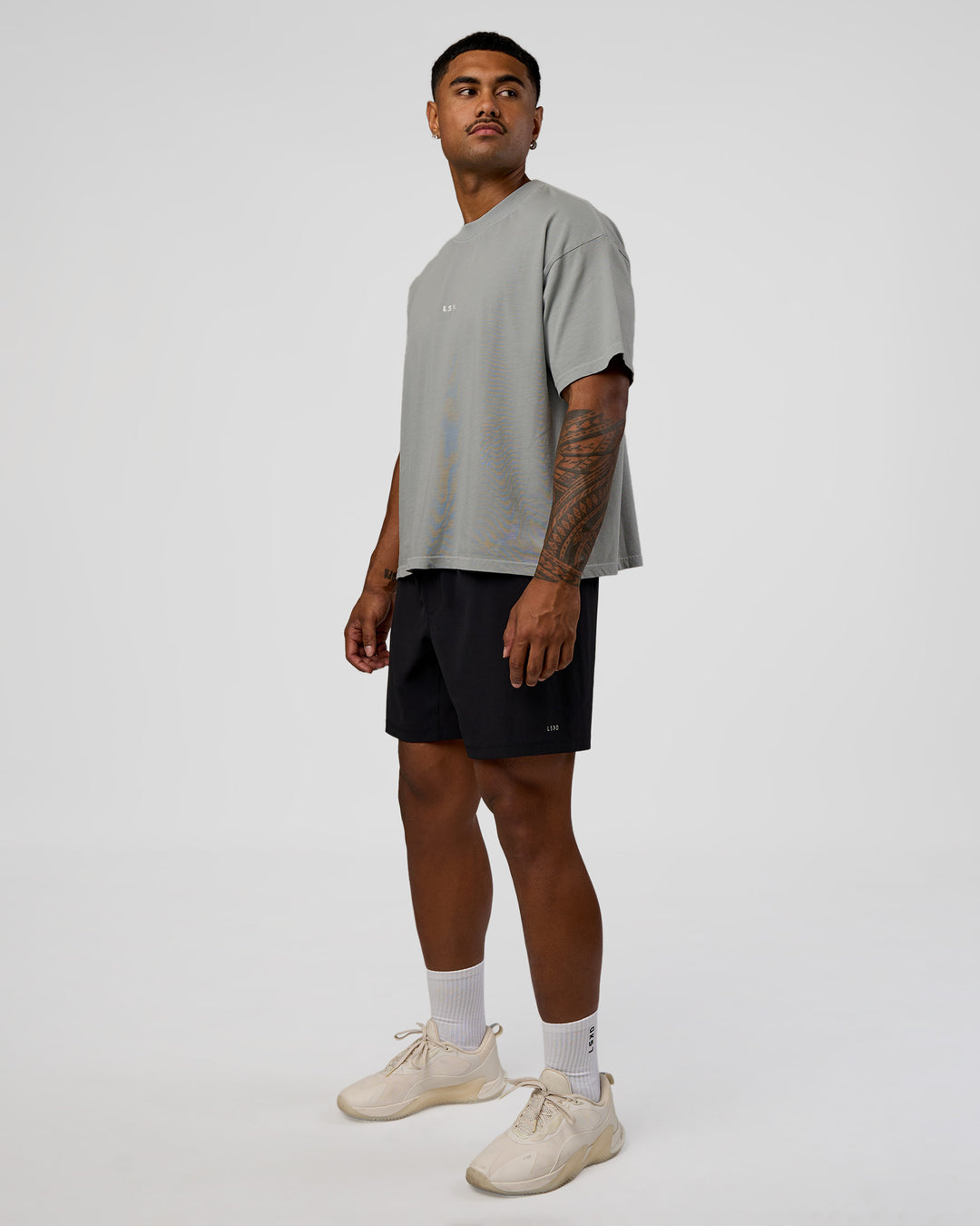 Man wearing Oversized Heavyweight Boxed Tee - Light Grey Marl | Model:Xav | Size:L