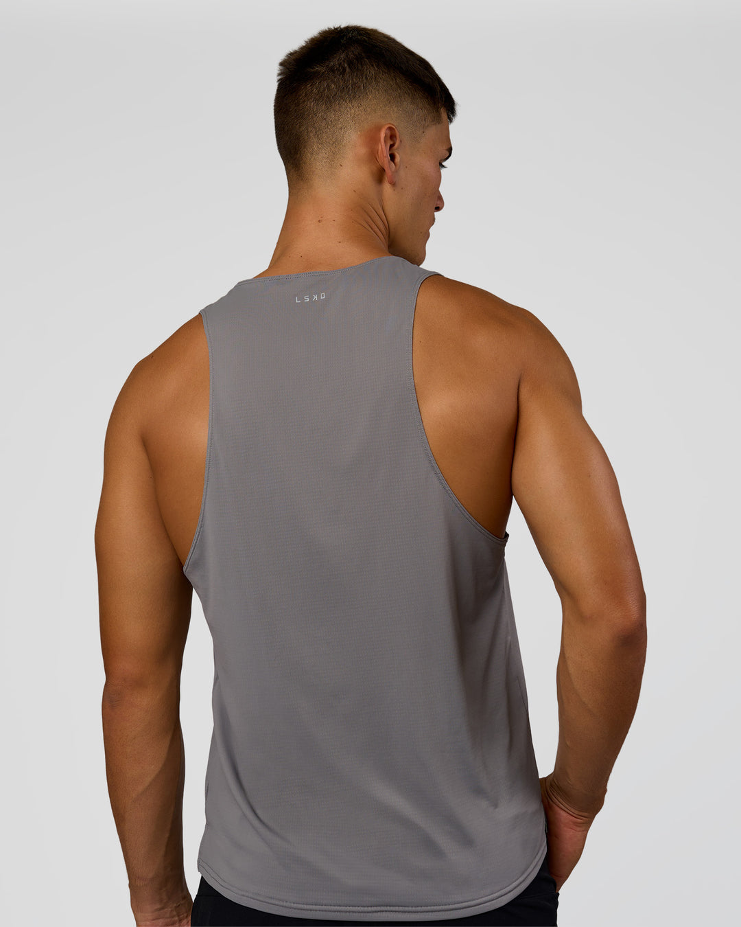 Man wearing Pace Running Tank 3.0  - Storm Front | Model:Jackson | Size:L