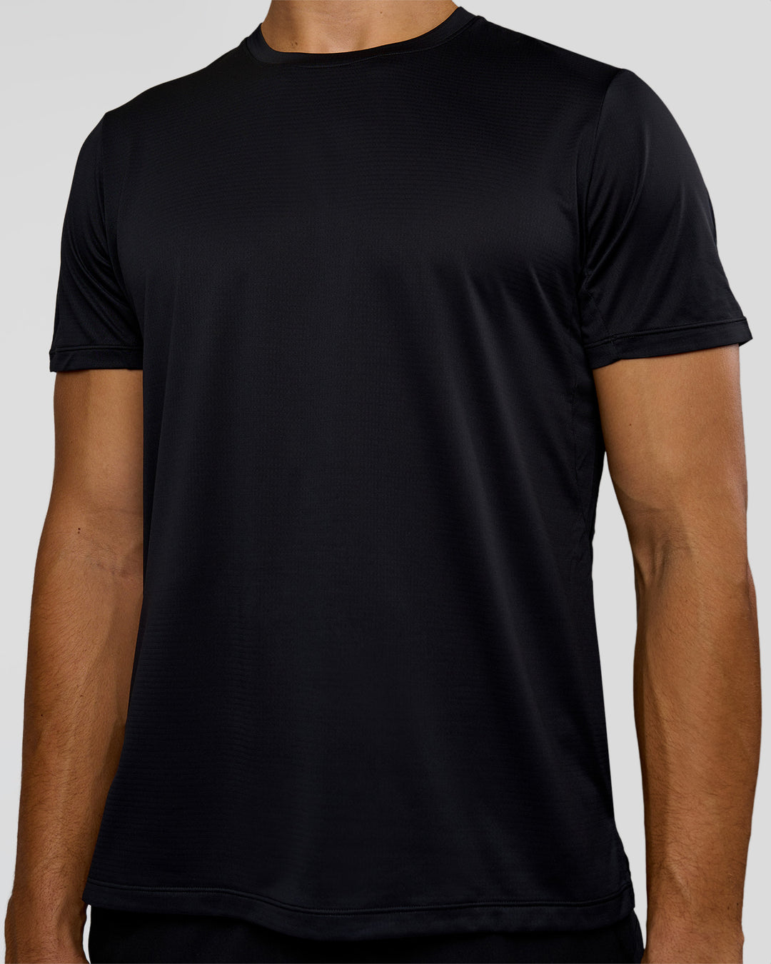 Man wearing Pace Running Tee 3.0  - Black | Model:Jackson | Size:L