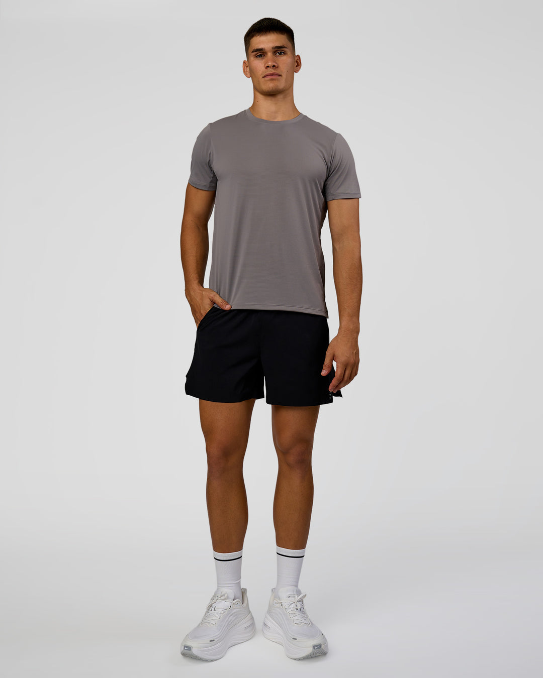 Man wearing Pace Running Tee 3.0  - Storm Front | Model:Jackson | Size:L