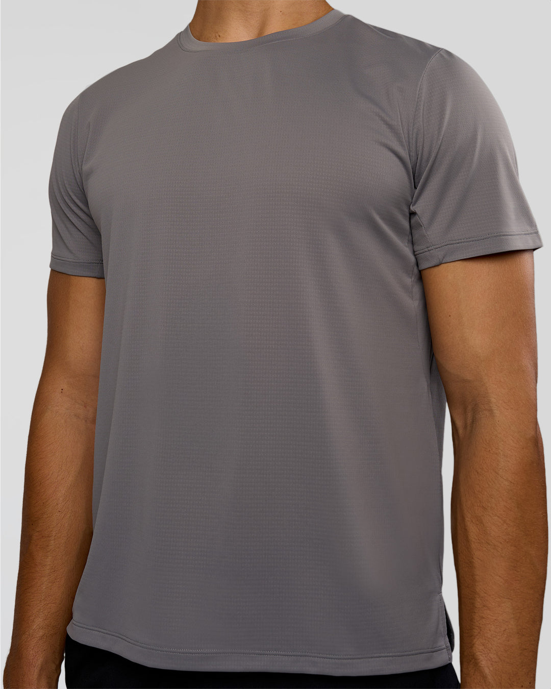 Man wearing Pace Running Tee 3.0  - Storm Front | Model:Jackson | Size:L