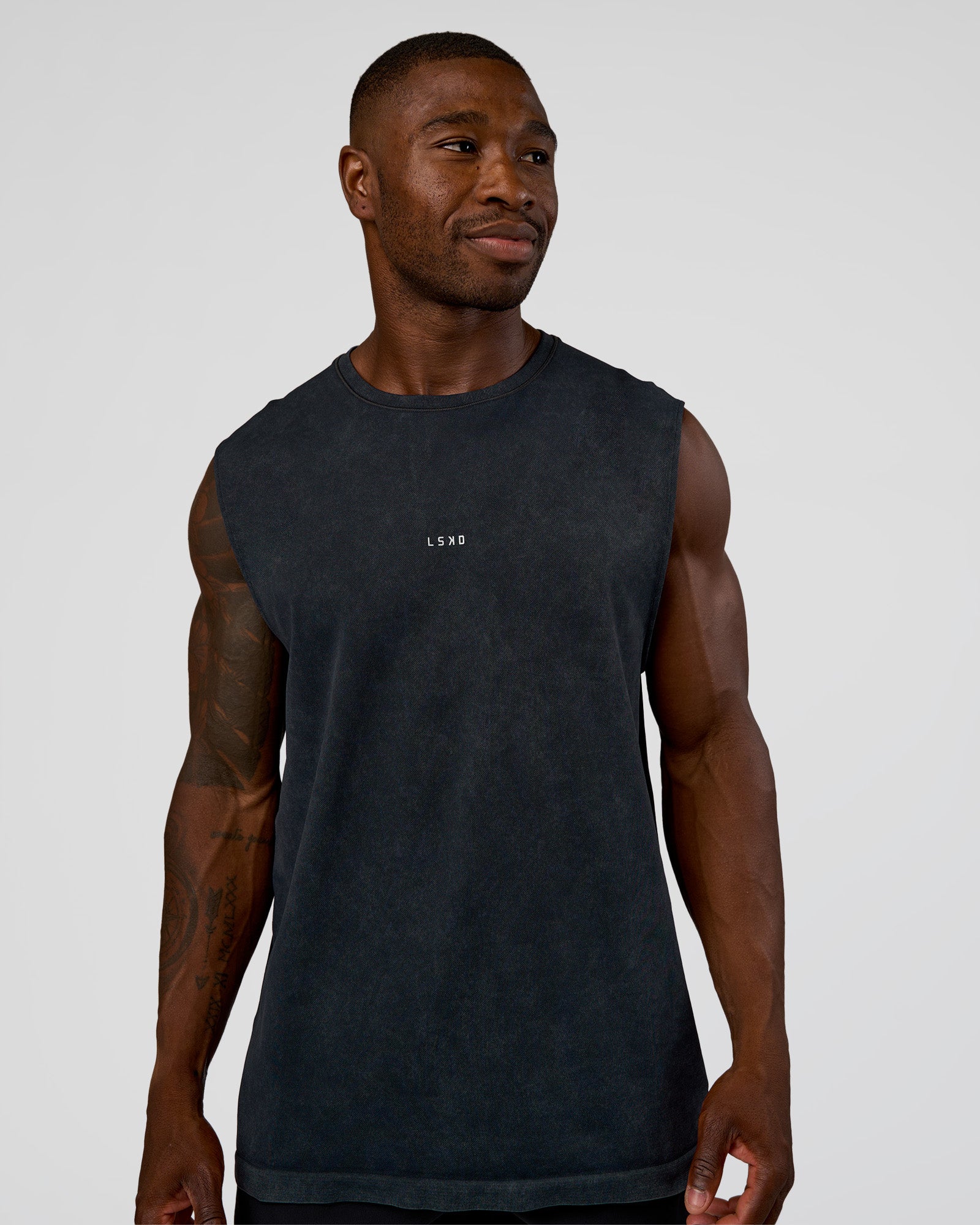 Man wearing Power Muscle Tank - Pirate Black Washed | Model:Sam | Size:L