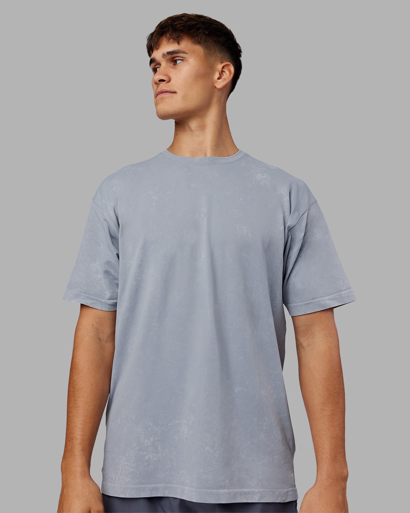 Man wearing Power Oversized Tee - Tradewinds Washed | Model:Jackson | Size:L