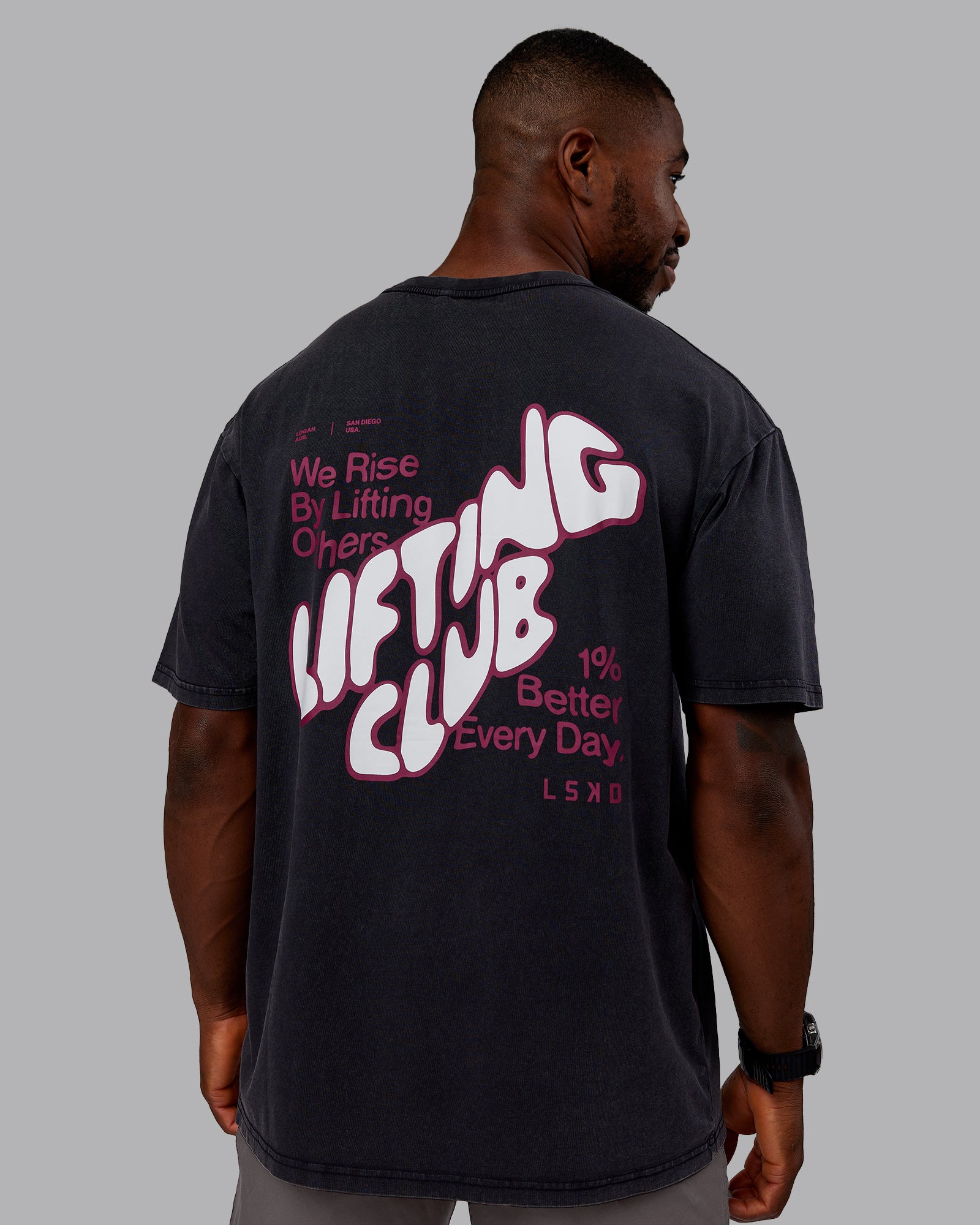 Man wearing Rise & Lift Washed FLXCotton Oversized Tee - Black-Plum Berry | Model:Sam | Size:L