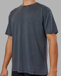 Man wearing Lifting Club FLXCotton Tee Oversize - Dark Storm Washed-Blue | Model:Jackson | Size:L