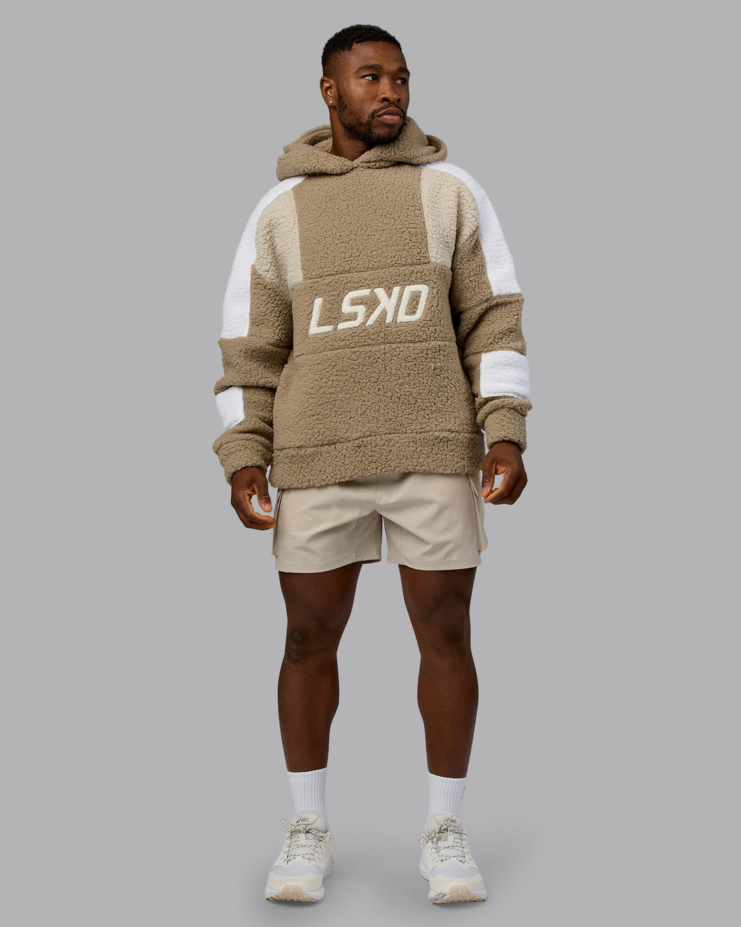 Man wearing Sherpa Slam Hoodie Oversized - Greige-Shale Beige-White | Model:Sam | Size:L