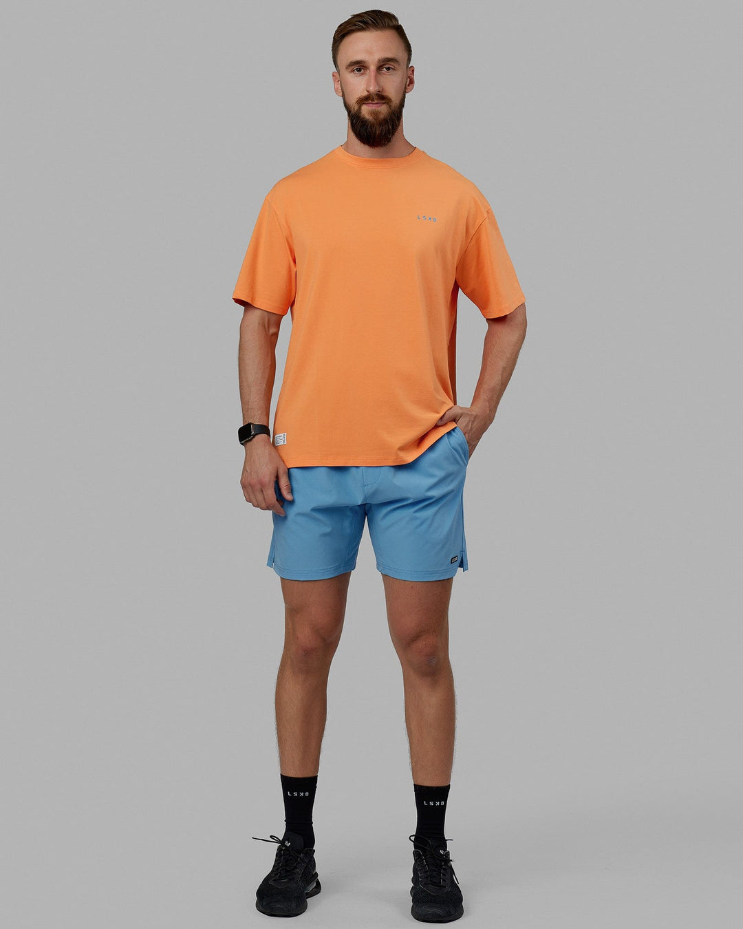 Man wearing Unisex VS6 FLXCotton Tee Oversize - Tangerine-Azure Blue