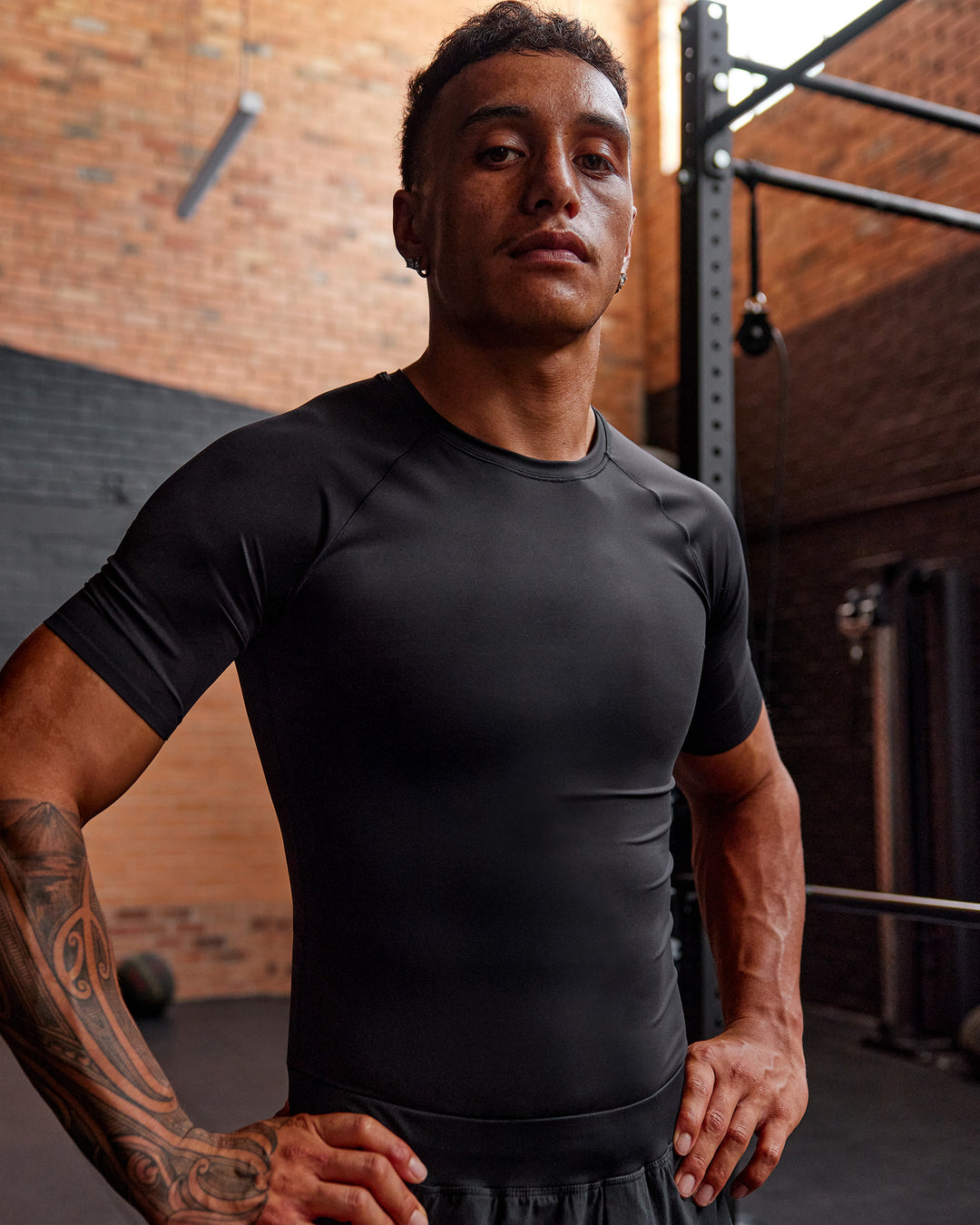 Man wearing BaseTech Tee - Black | Model:Daarian | Size:M