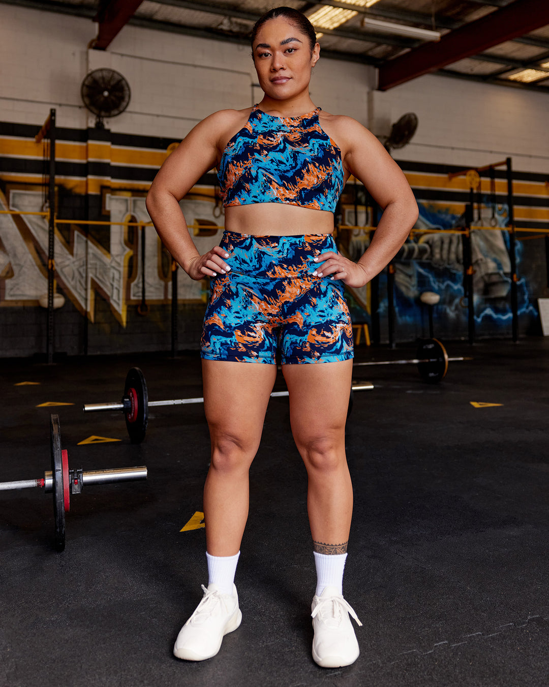 Woman wearing Fusion High-Rise 4&quot; Short Pockets - React Print | Model:Vana | Size:M